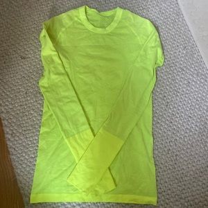 CLOSET CLEAR OUT
lululemon ls swiftly tech